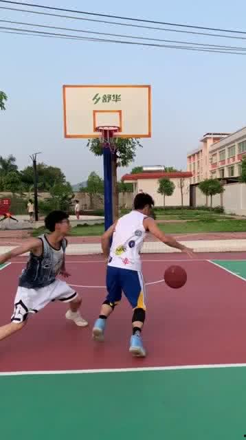 国产篮球袜真假对比视频,视频对比大揭秘  第1张